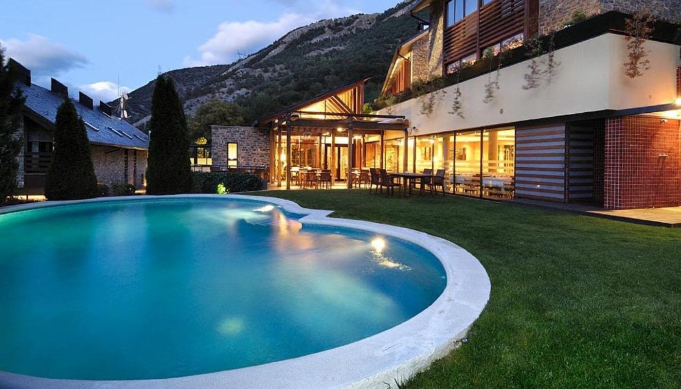 hotel amb encant a llavorsi