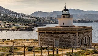 vistas del faro en la playa