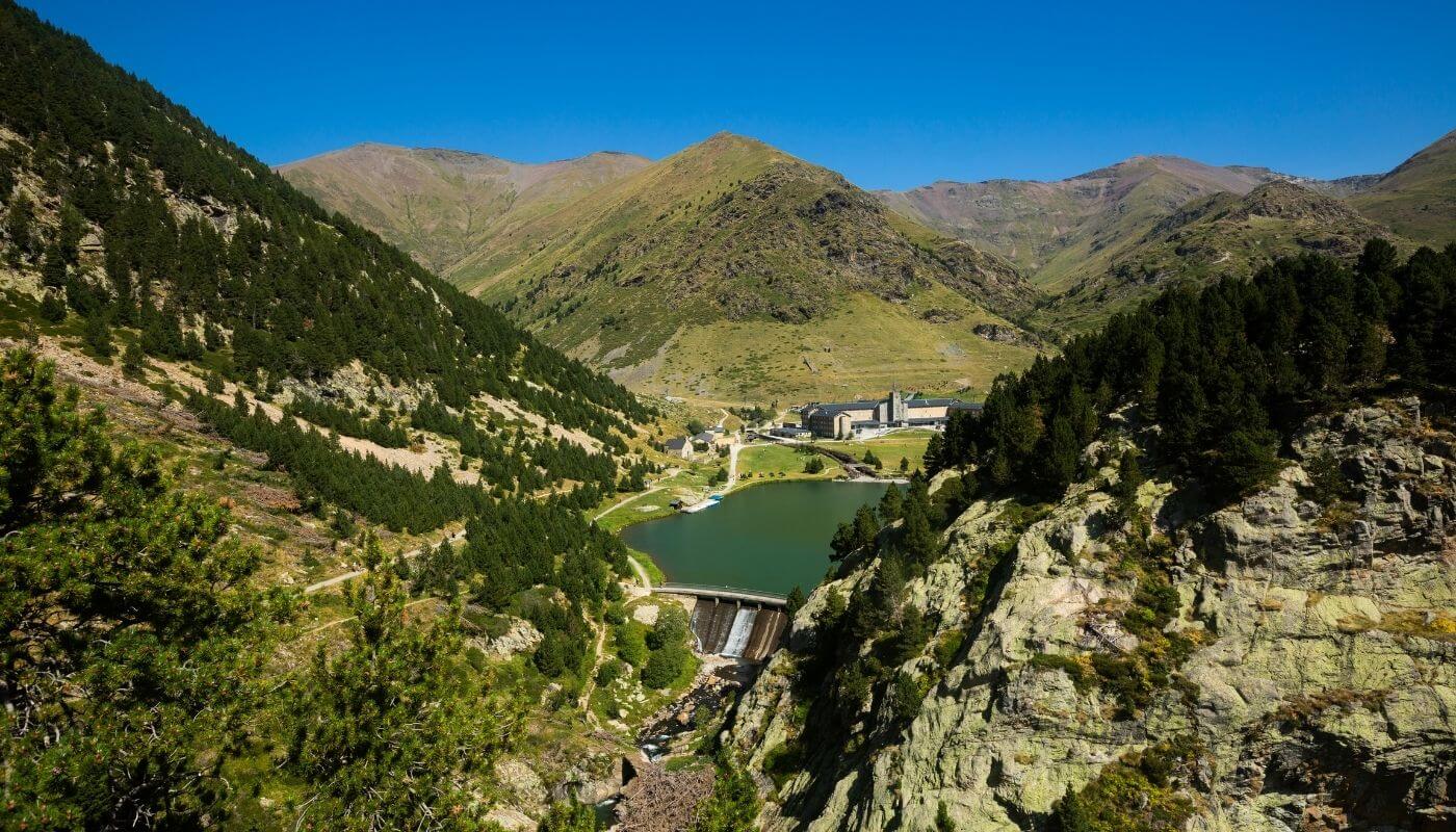 imagen panoramica del valle de nuria cerca ribes de freser